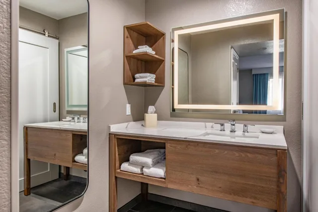 جناح استوديو بسرير كينج بحوض استحمام لذوي الإعاقة، Residence Inn Oxnard River Ridge 6/6
