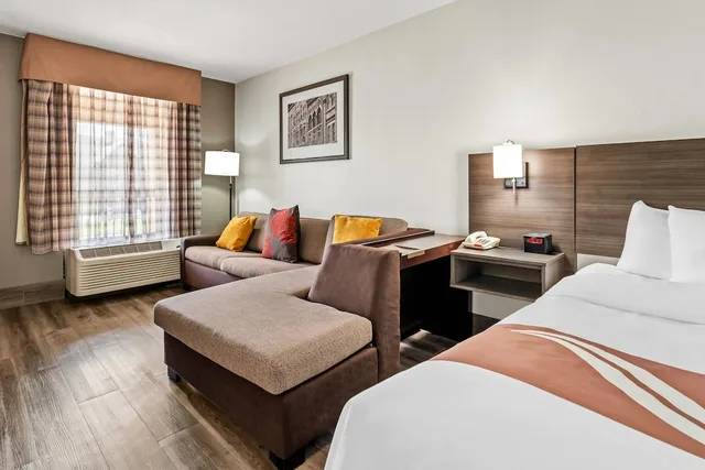 Room, King Bed, Accessible, Quality Inn & Suites near Robins Air Force Base 6/10