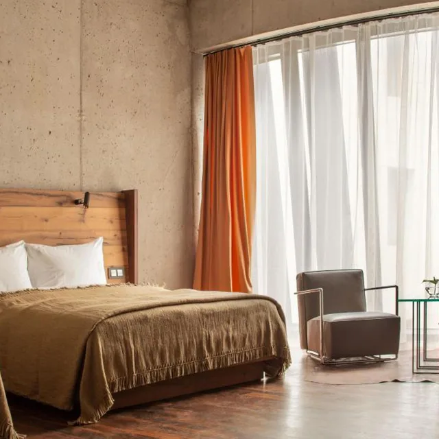 جناح جونيور عائلي، Hotel Warszawa 2/9