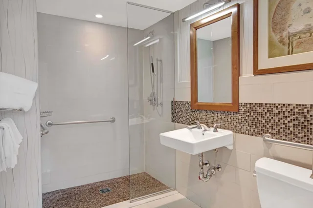 غرفة سوبيريور بسرير كوين، Wyndham Garden Chinatown Hotel 3/5