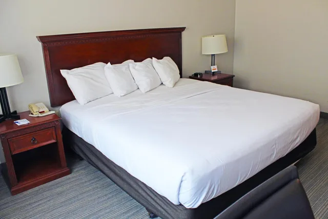 Studio, Accessible, Marinette WI Hotel 5/8