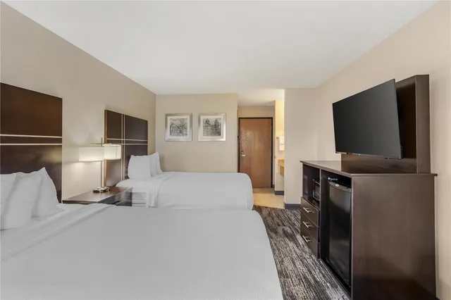 غرفة بسريرين مزدوجين، Best Western Shippensburg Hotel 1/8
