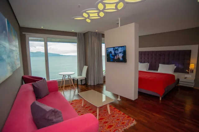 Bougainville Bay Hotel، ساراندا 56/78