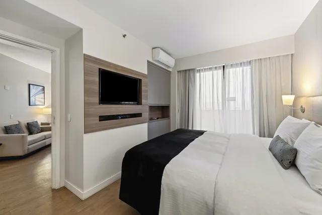 جناح بغرفتي نوم بمطبخ في طابق مرتفع، Staybridge Suites Sao Paulo 1/10