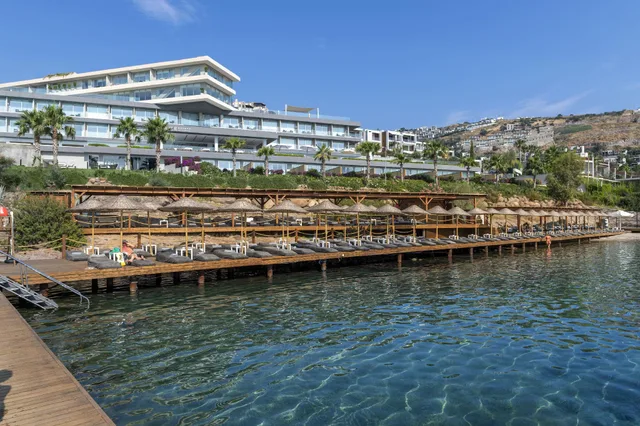 جناح جونيور ثلاثي، Cape Bodrum Luxury Hotel Beach 2/2