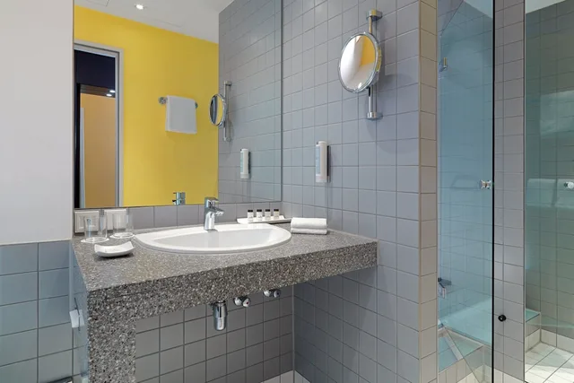 غرفة كلوب بسرير كينج، Sheraton Hannover Pelikan Hotel 2/2