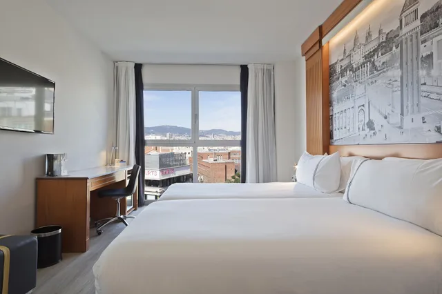 Town House, Double Bed, Balcony، Innside by Melia Barcelona Apolo 1/10
