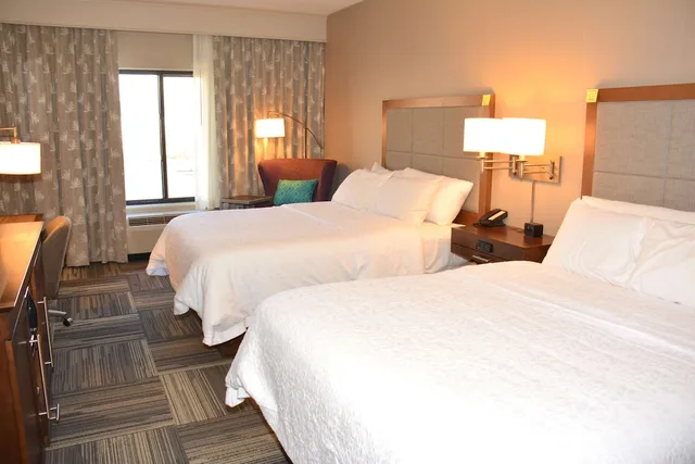 Room, King Bed, Sofa, Hampton Inn Grand Junction Downtown/Historic Main Street 1/5
