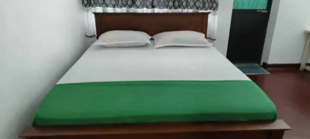 غرفة قياسية بسرير كينج وسرير كوين بإطلالة على الحديقة بغرفة نوم واحدة، Hotel Lakeside 1/1