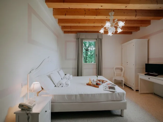 Superior, Queen Bed, New Wing، Villa Patriarca 1/9