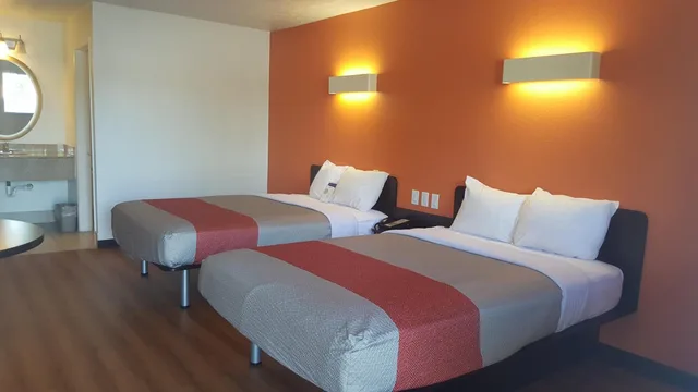Room, Quadruple, Motel6 Columbus, OH - OSU 6/10