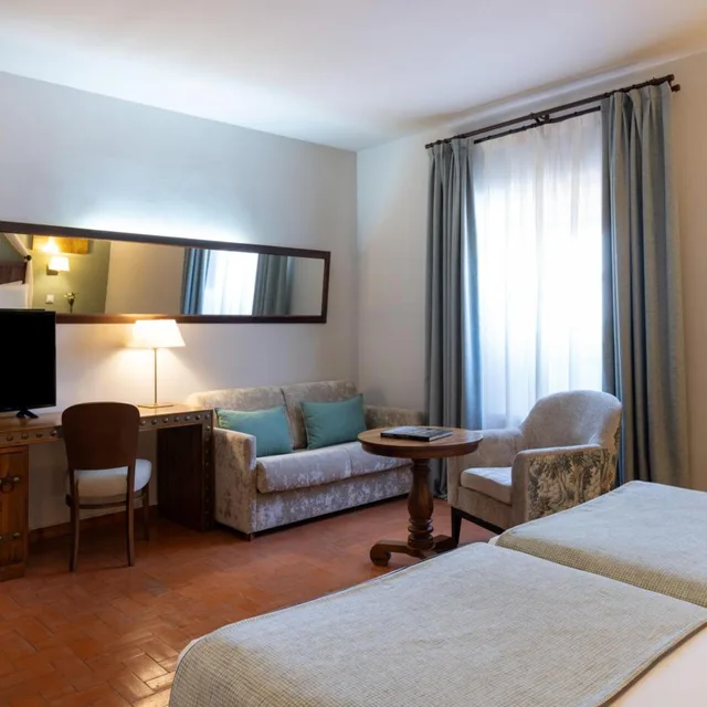 غرفة بسرير مزدوج أو سريرين منفصلين مع سرير إضافي، Parador De Trujillo 5/10