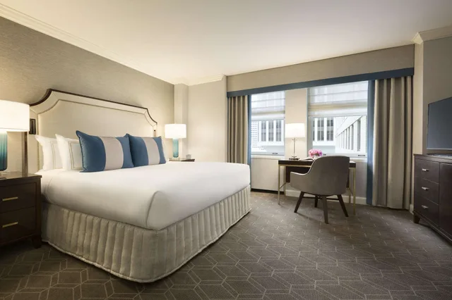 غرفة ديلوكس ركنية بسرير كينج بإطلالة على المدينة، Fairmont Olympic Hotel Seattle 1/7