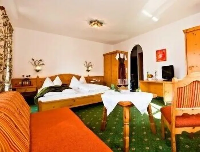جناح عائلي بإطلالة على الجبل بغرفتي نوم مع أريكة، Hotel Gasthof Mitteregger 1/5