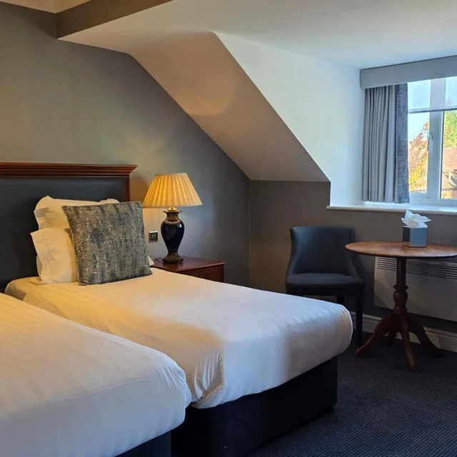 غرفة عائلية بسرير مزدوج وسريرين منفصلين، Windmill Village Hotel, Golf Club Spa, BWSC 2/9