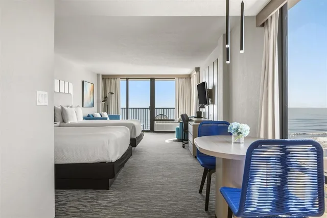 غرفة ديلوكس بسريرين كوين بإطلالة على البحر مع أريكة، Nautilus Inn 9/10