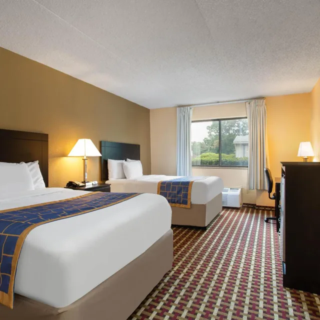 غرفة بسرير مزدوج لذوي الإعاقة، Days Inn by Wyndham Hillsborough 2/8