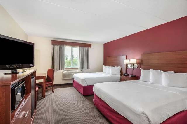غرفة قياسية بسريرين كوين يُسمح فيها بالحيوانات الأليفة، SureStay Plus Hotel by Best Western Litchfield 1/9