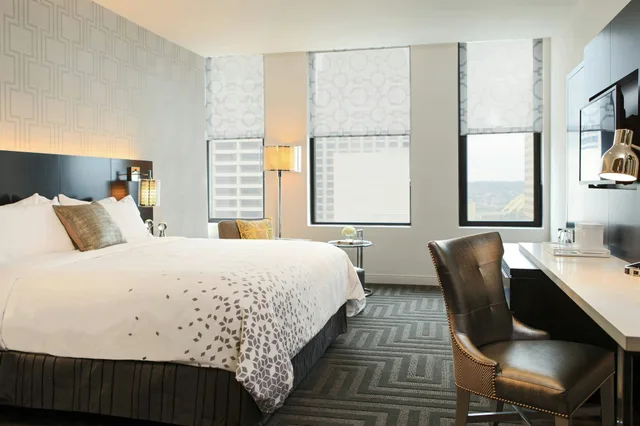 غرفة، Renaissance Cincinnati Downtown Hotel 2/2