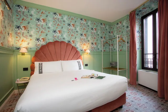 غرفة بسرير مزدوج أو سريرين منفصلين بإطلالة على المدينة، Demidoff Hotel 7/10