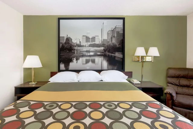 غرفة بسرير كينج، Super 8 by Wyndham Norfolk 2/2
