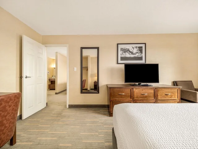 جناح، HOLIDAY INN LETHBRIDGE 6/10