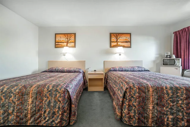 Room, 2 Queen Beds, Rodeway Inn Boardman - Hermiston 2/2