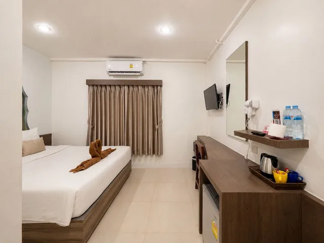 غرفة قياسية بسرير مزدوج، Khaleej Mazz Hotel Patong 1/9