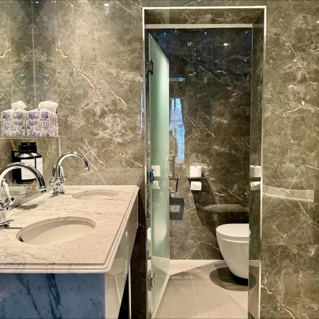 جناح سوبيريور، The Leonard Hotel 3/4