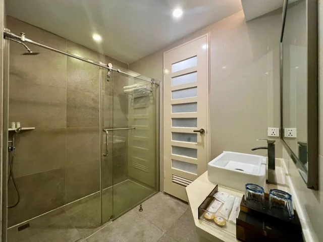 غرفة ديلوكس بسرير مزدوج، Livingston Hotel Sandakan 5/5