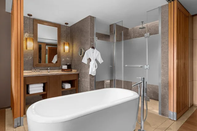 Marriott, Family, King Bed, Balcony، Sheraton Grand Hangzhou Wetland Park Resort 9/10
