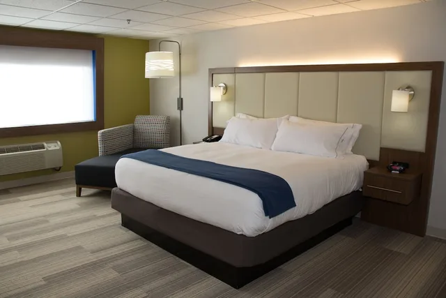 غرفة قياسية بسرير كينج بإطلالة على المدينة، Holiday Inn Express Salt Lake City Downtown 2/6