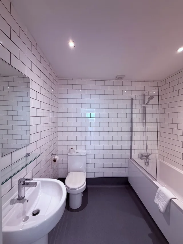غرفة قياسية رباعية بأسرّة بطابقين، BRIGHTON HOTEL(FORMERLY BEST WESTERN BRIGHTON) 8/8