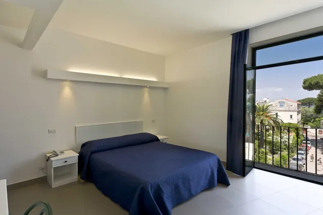 غرفة ثلاثية بسرير مزدوج وسرير فردي، Hotel Eden Sorrento 1/4