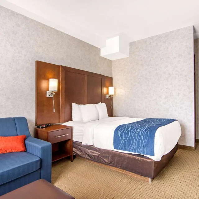 غرفة بسرير كوين يُسمح فيها بالحيوانات الأليفة، Comfort Inn & Suites Medicine Hat Shopping Centre 1/6