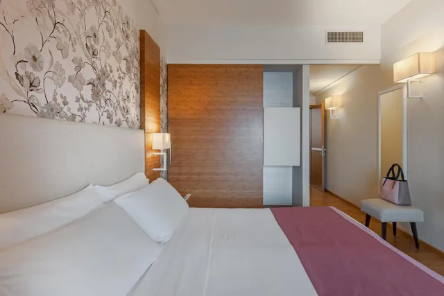 غرفة بسرير مزدوج بإطلالة على البحيرة، Hotel Eden 7/10