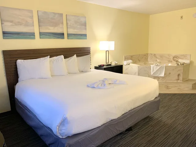 غرفة سوبيريور بسرير كينج بحوض جاكوزي، Seven Gables Inn 1/1