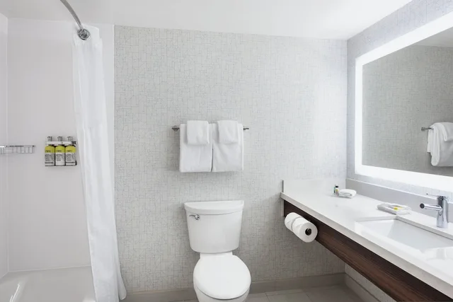 غرفة قياسية بسرير كينج، Holiday Inn Express Hotel Suites Saskatoon 2/4