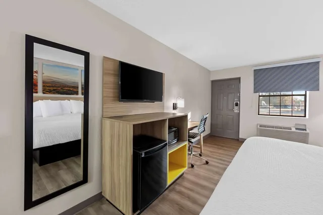 غرفة قياسية بسرير كينج، Days Inn By Wyndham Brownsville 3/6