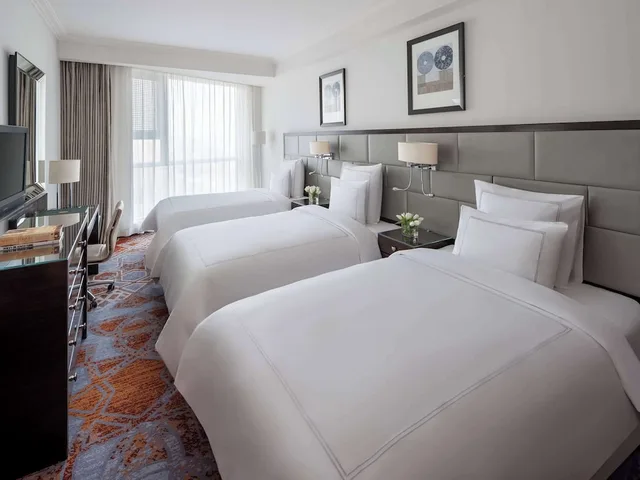 غرفة كلاسيكية بسريرين منفصلين بإطلالة على الحرم، سويس اوتيل المقام مكة(Swissotel Al Maqam Makkah) 7/10