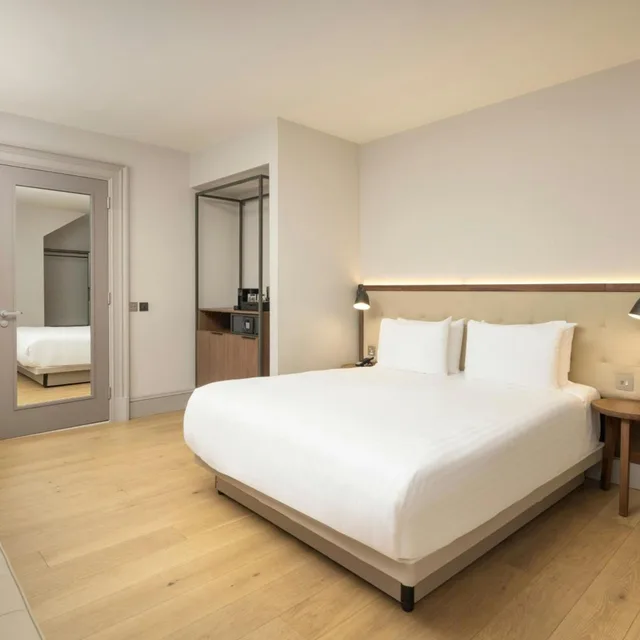 Heritage, King Bed، AC Hotel by Marriott Glasgow 2/10