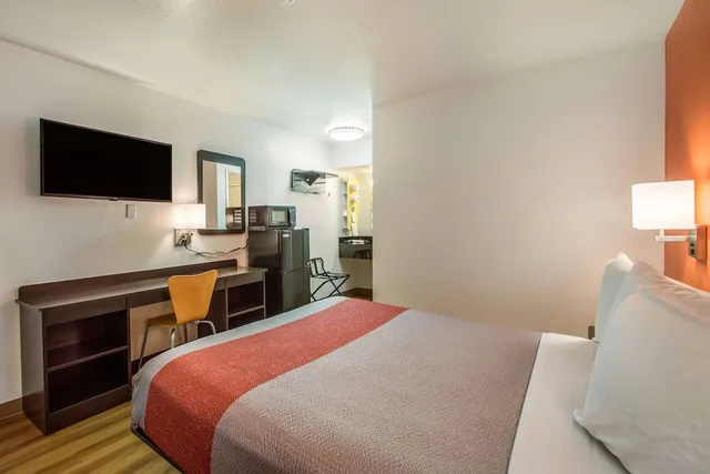 غرفة قياسية بسرير كوين، Motel6 Youngtown, AZ - Phoenix - Sun City 6/10