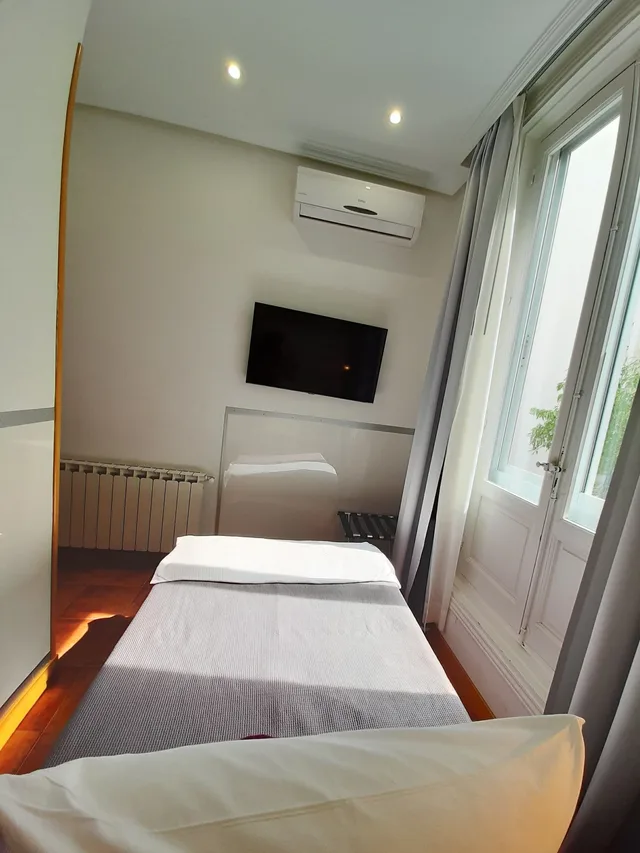 Interior, Superior, Double Bed, Private Bathroom, Hostal Las Fuentes 2/10