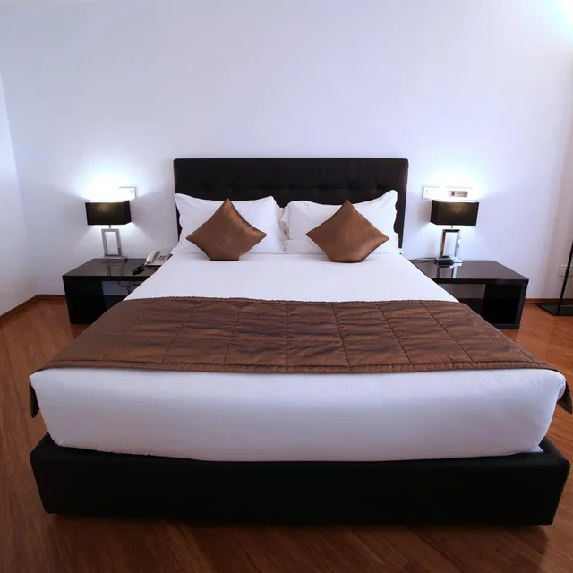 جناح جونيور، Hotel San Rocco 6/10