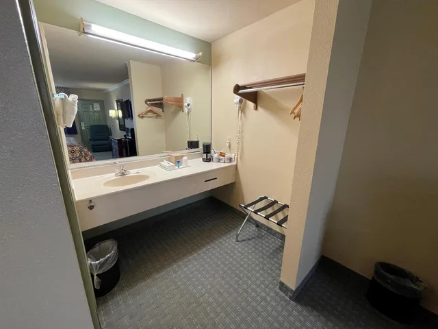 غرفة قياسية بسرير كينج، Americas Best Value Inn Houston Hobby Airport 3/3