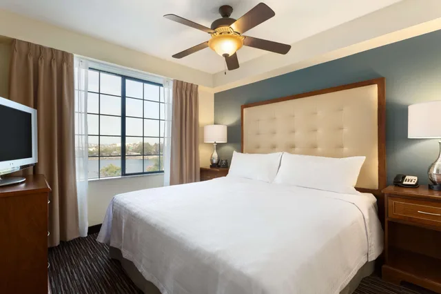 Studio, King Bed, Bay View، Homewood Suites By Hilton San Diego Airport Liberty Station 2/5