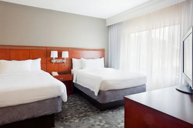 غرفة عائلية بسريرين كوين، Courtyard Fort Lauderdale Plantation 1/6