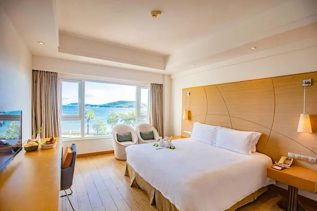 Family, Suite, King Bed, Sea View, 2 Bathrooms, Ocean View Resort Yalong Bay 1/2