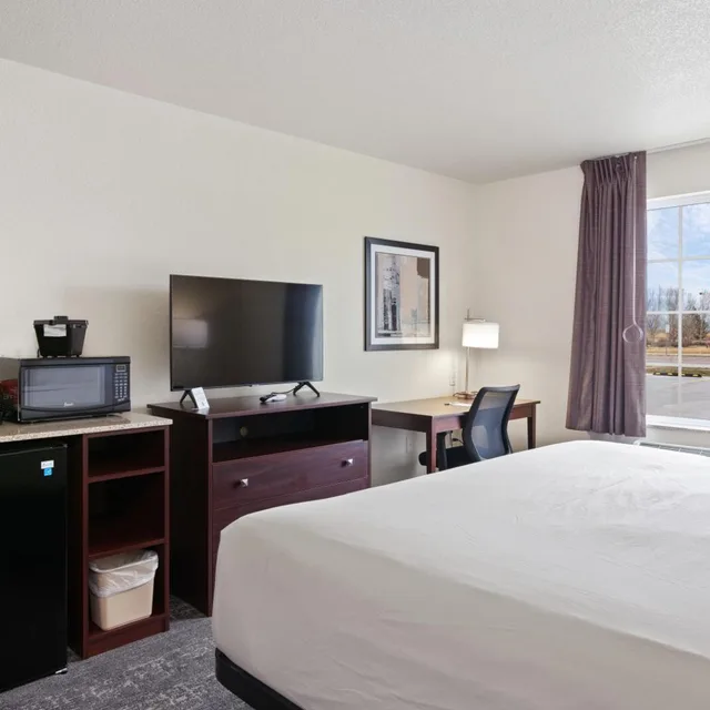 غرفة بسرير مزدوج، Cobblestone Inn & Suites - Yuma 5/9