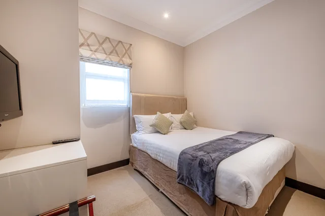 2 Bedrooms, Serviced, Superior, Luxury, Apartment، 130 Queensgate Apartments 5/8